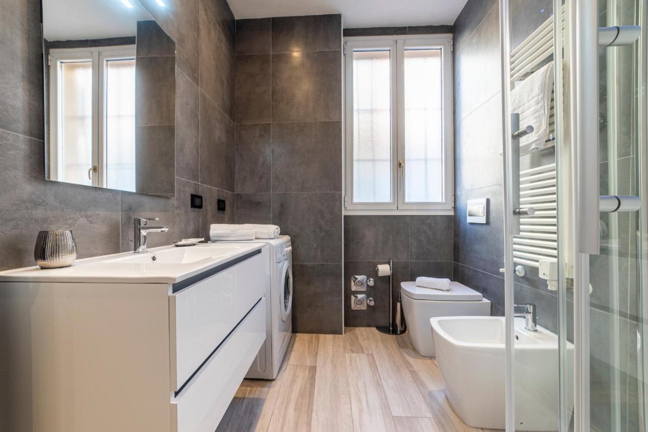 Fashion Apartment Silver โบโลญญา ภายนอก รูปภาพ